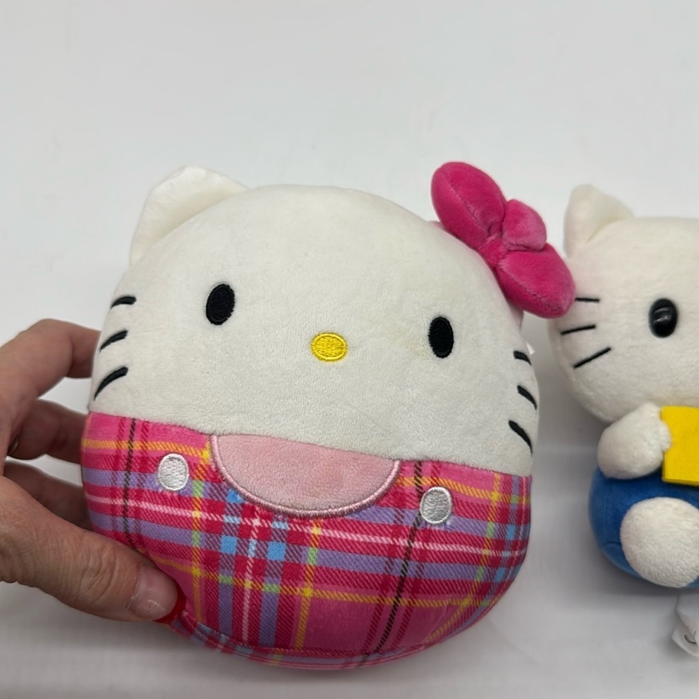 Hello Kitty Squish Mallow and Small cat reading book = Lot of 2